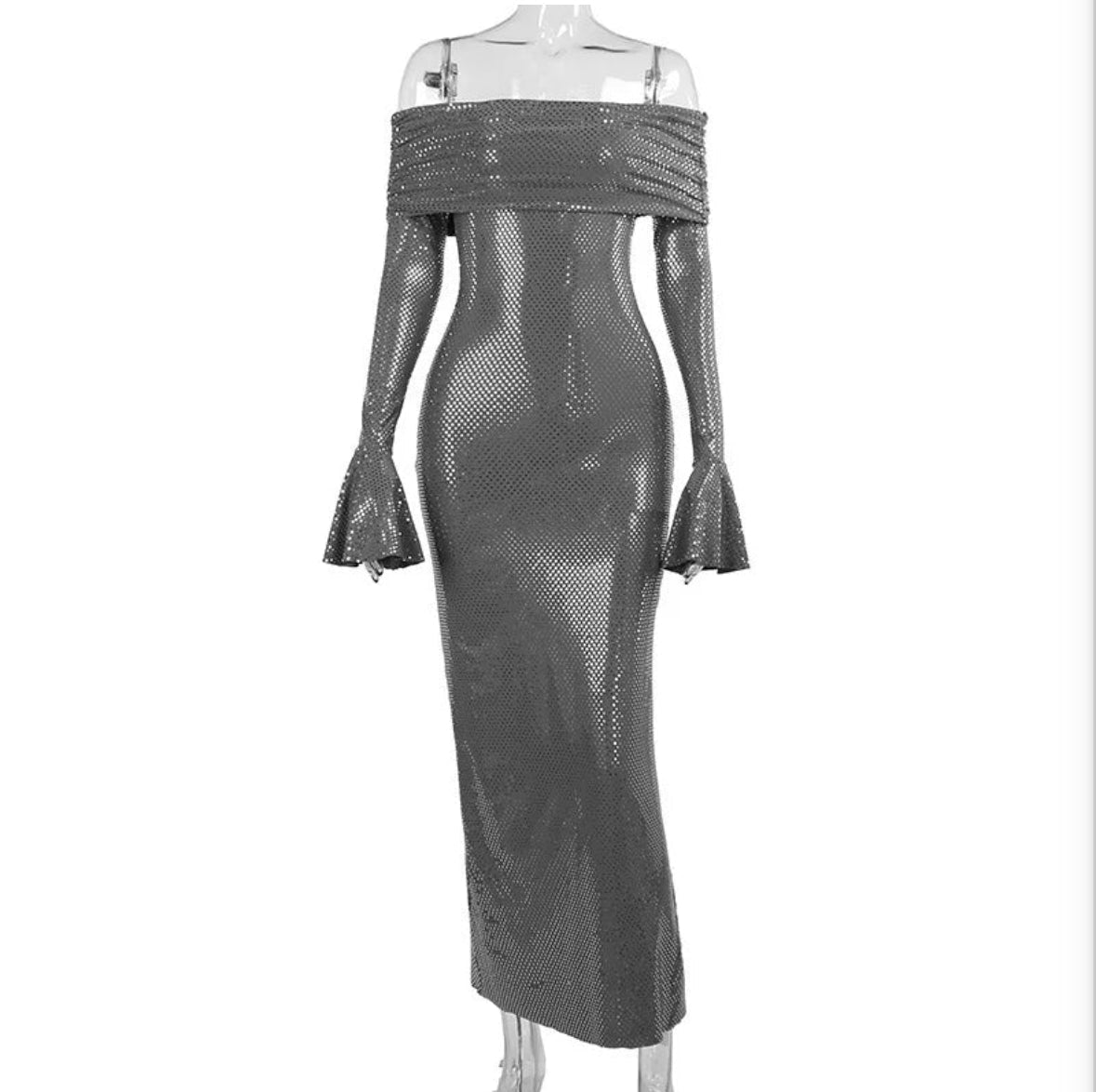 AITANA I LANGÄRMELIGES SCHULTERFREIES KLEID