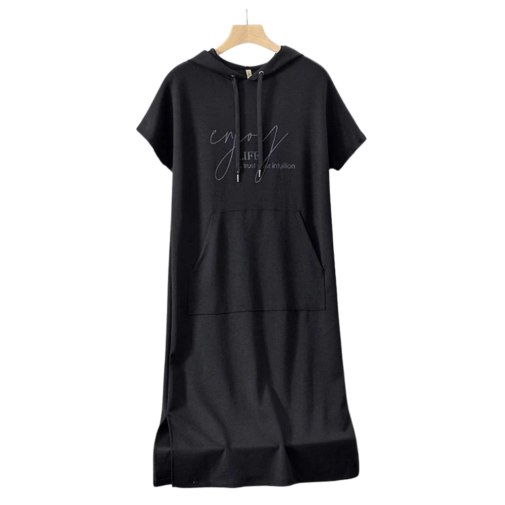 GERBURG I LÄSSIGES KAPUZENKLEID