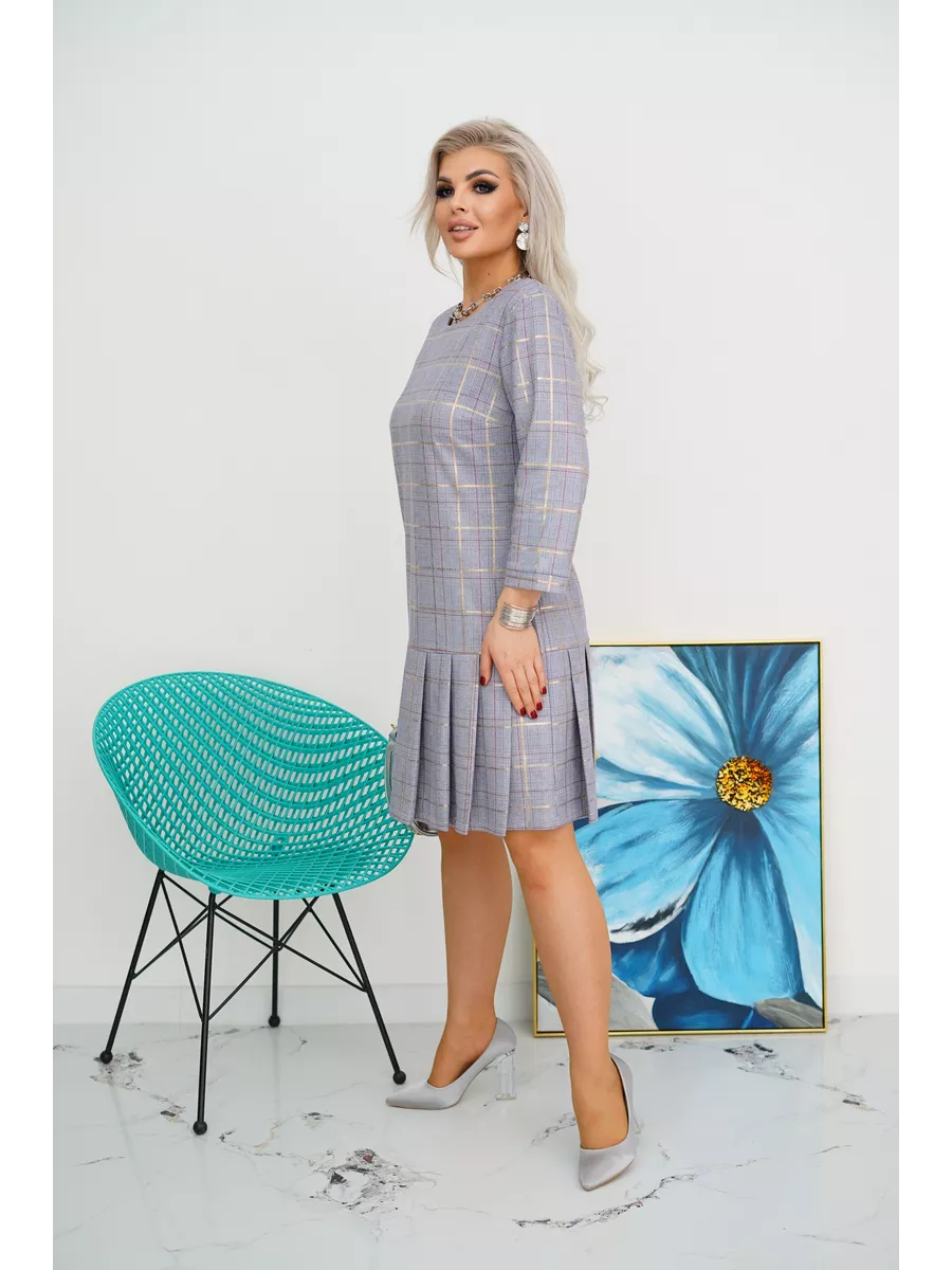 ELENA I LÄSSIGES KARIERTES KLEID