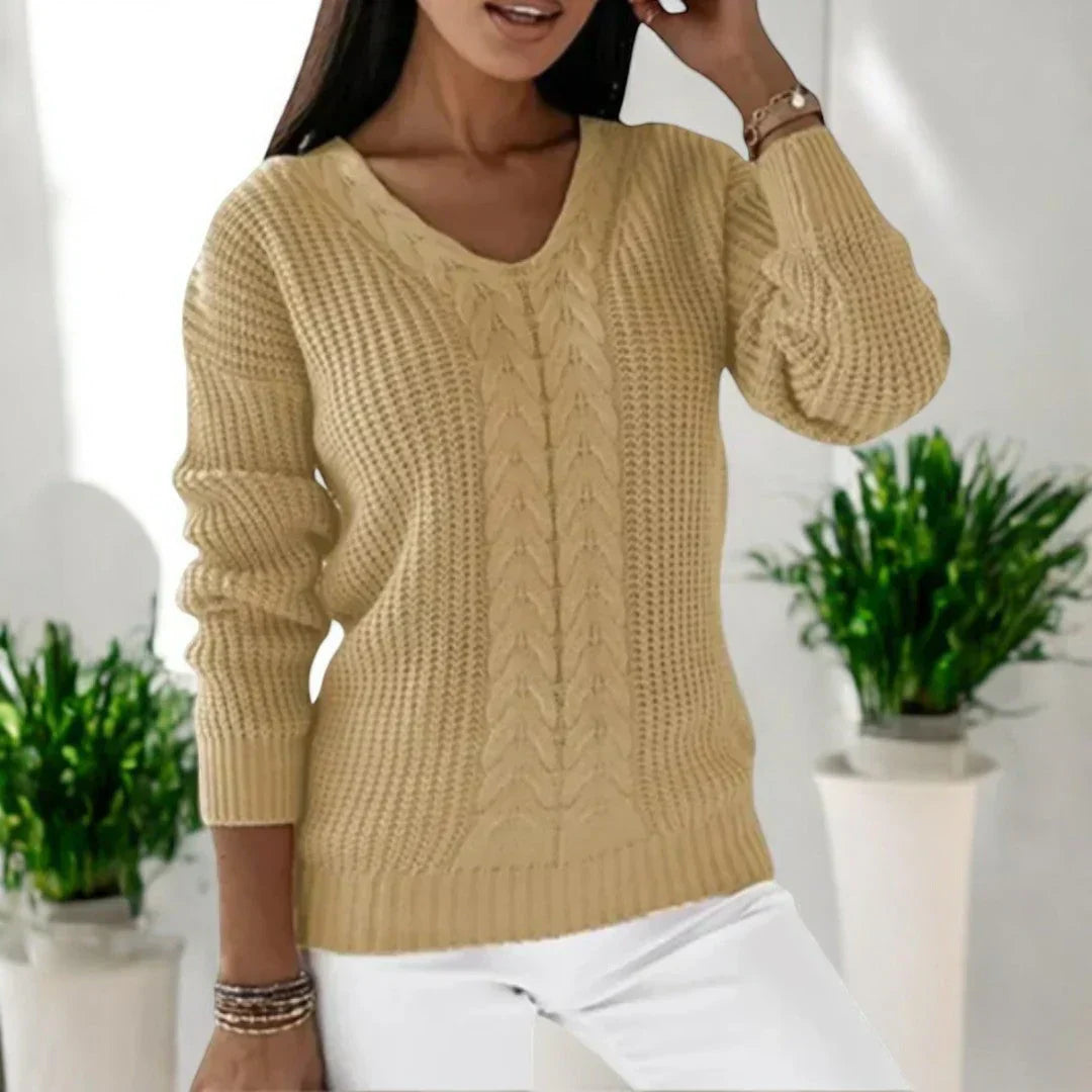 SVEA I LÄSSIGER STRICKPULLOVER