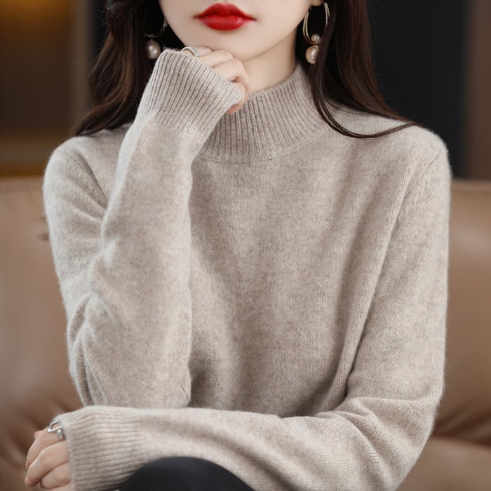 WILTRUD I LÄSSIGER PULLOVER
