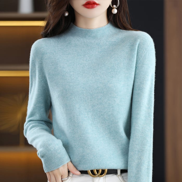 WILTRUD I LÄSSIGER PULLOVER