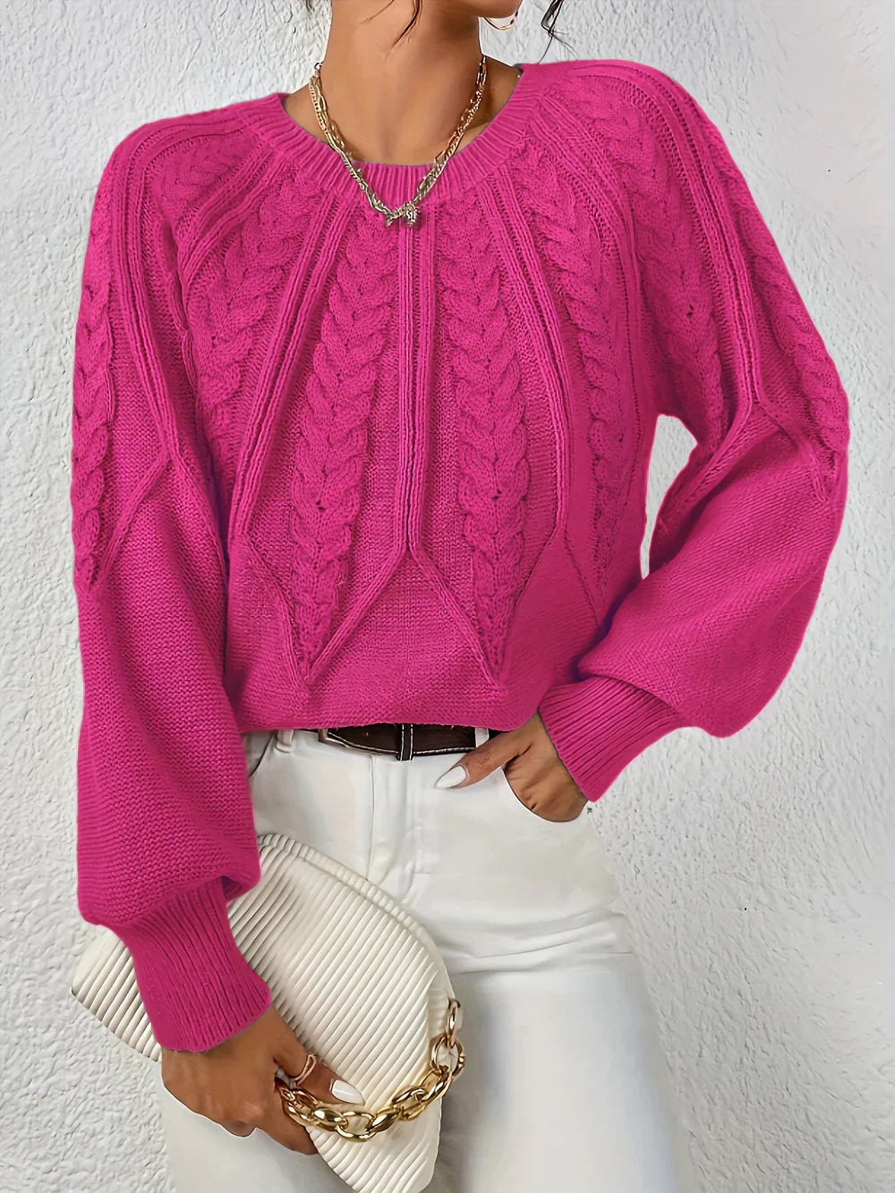 BETTINA I LÄSSIGER STRICKPULLOVER