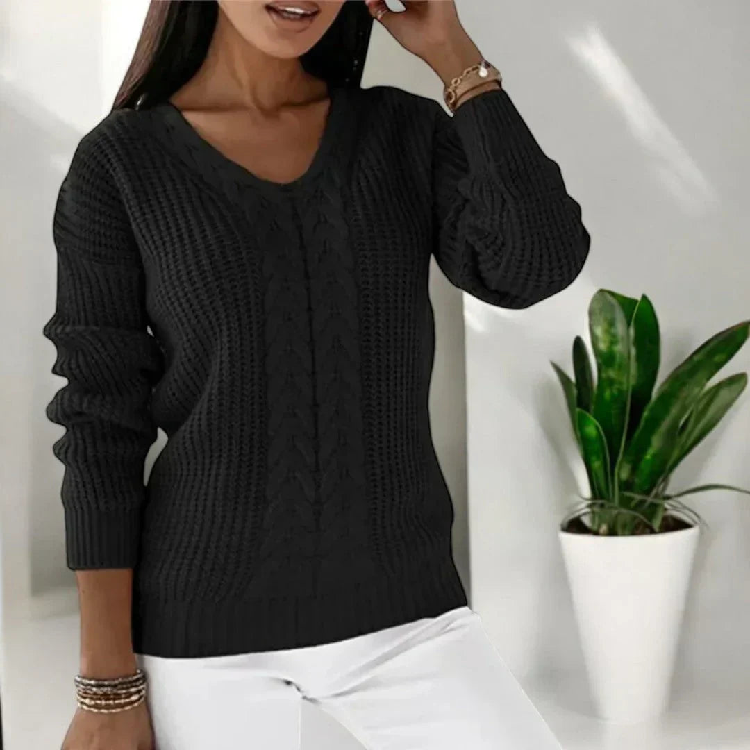 SVEA I LÄSSIGER STRICKPULLOVER