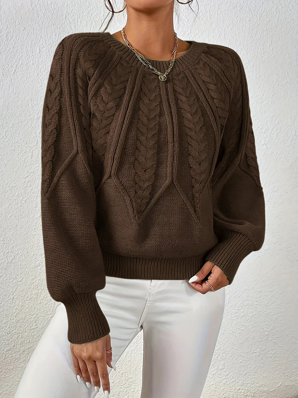 BETTINA I LÄSSIGER STRICKPULLOVER