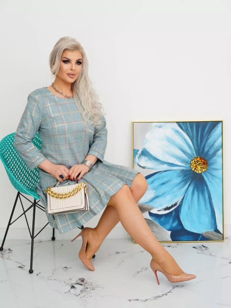 ELENA I LÄSSIGES KARIERTES KLEID