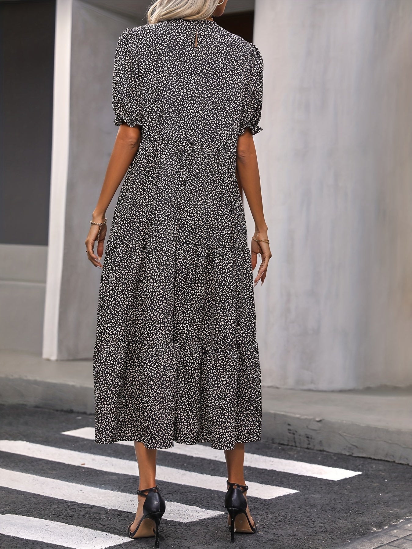 Adelina™ - Kleid mit puffärmel und Stufen