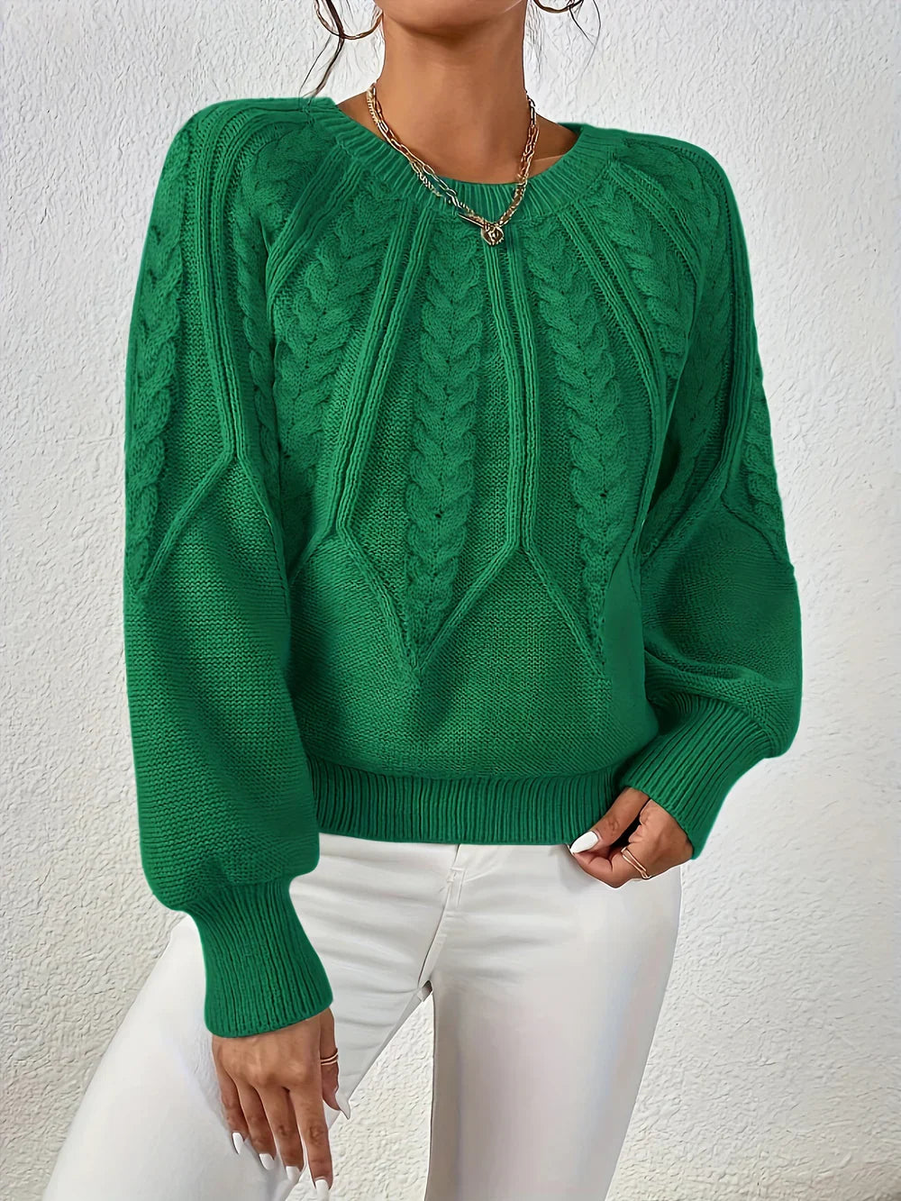 BETTINA I LÄSSIGER STRICKPULLOVER
