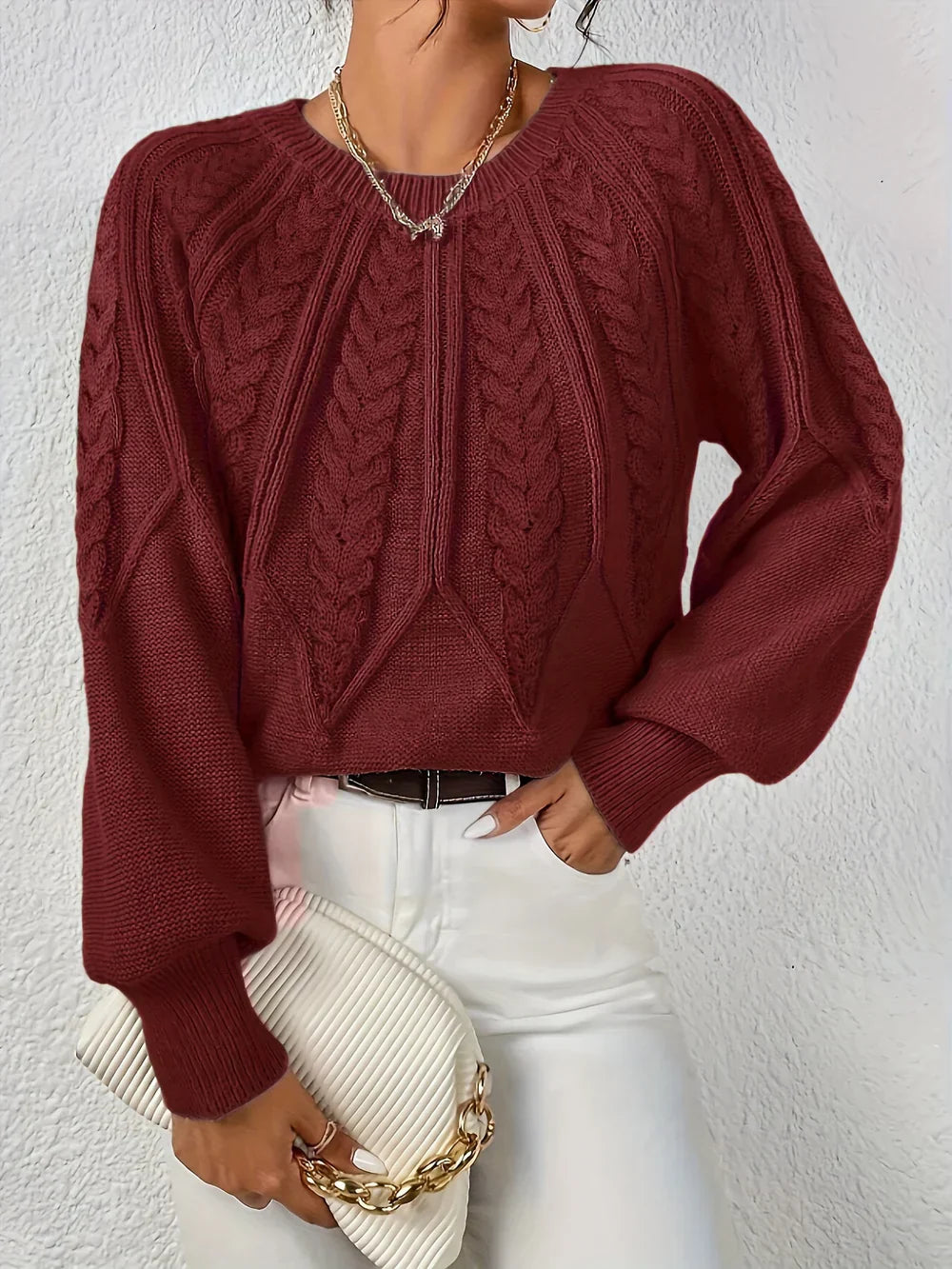 BETTINA I LÄSSIGER STRICKPULLOVER
