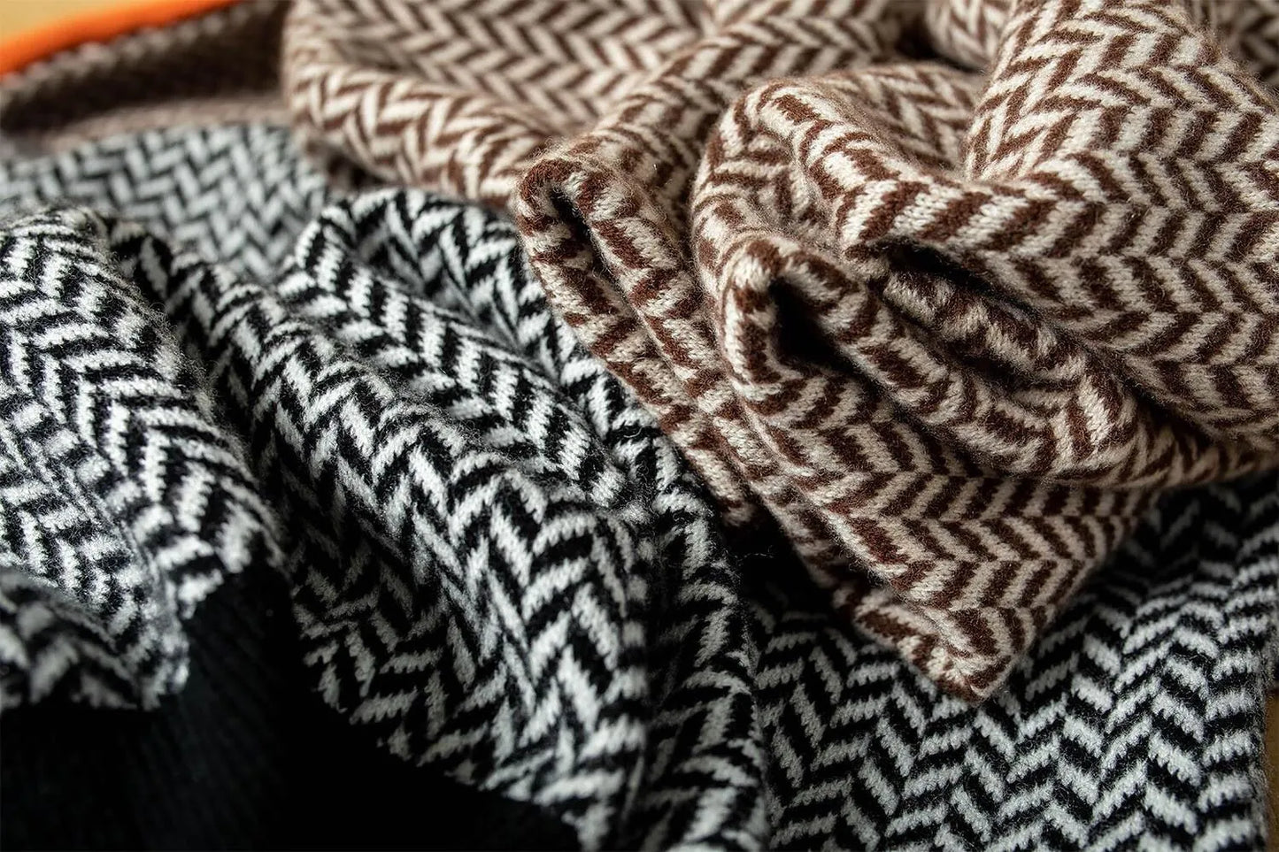 ISABEL I ROLLKRAGEN-PULLOVER MIT AUFDRUCK