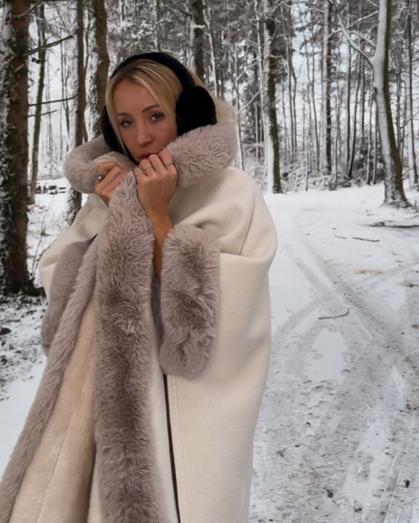 LOTTA I PONCHO MIT KAPUZE