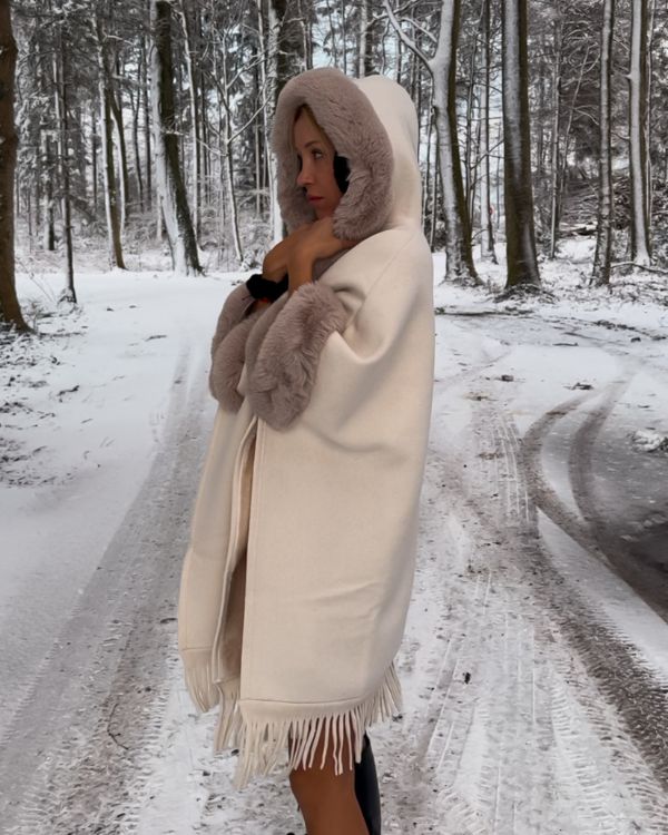 LOTTA I PONCHO MIT KAPUZE