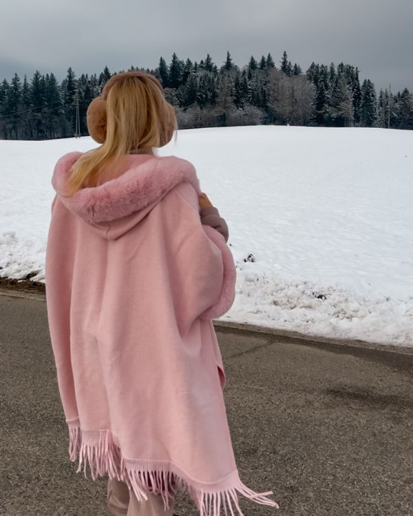 LOTTA I PONCHO MIT KAPUZE