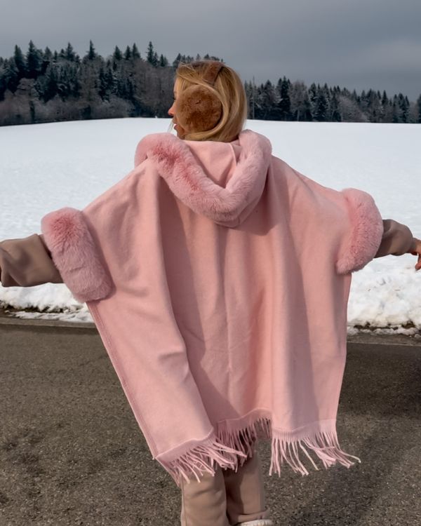 LOTTA I PONCHO MIT KAPUZE