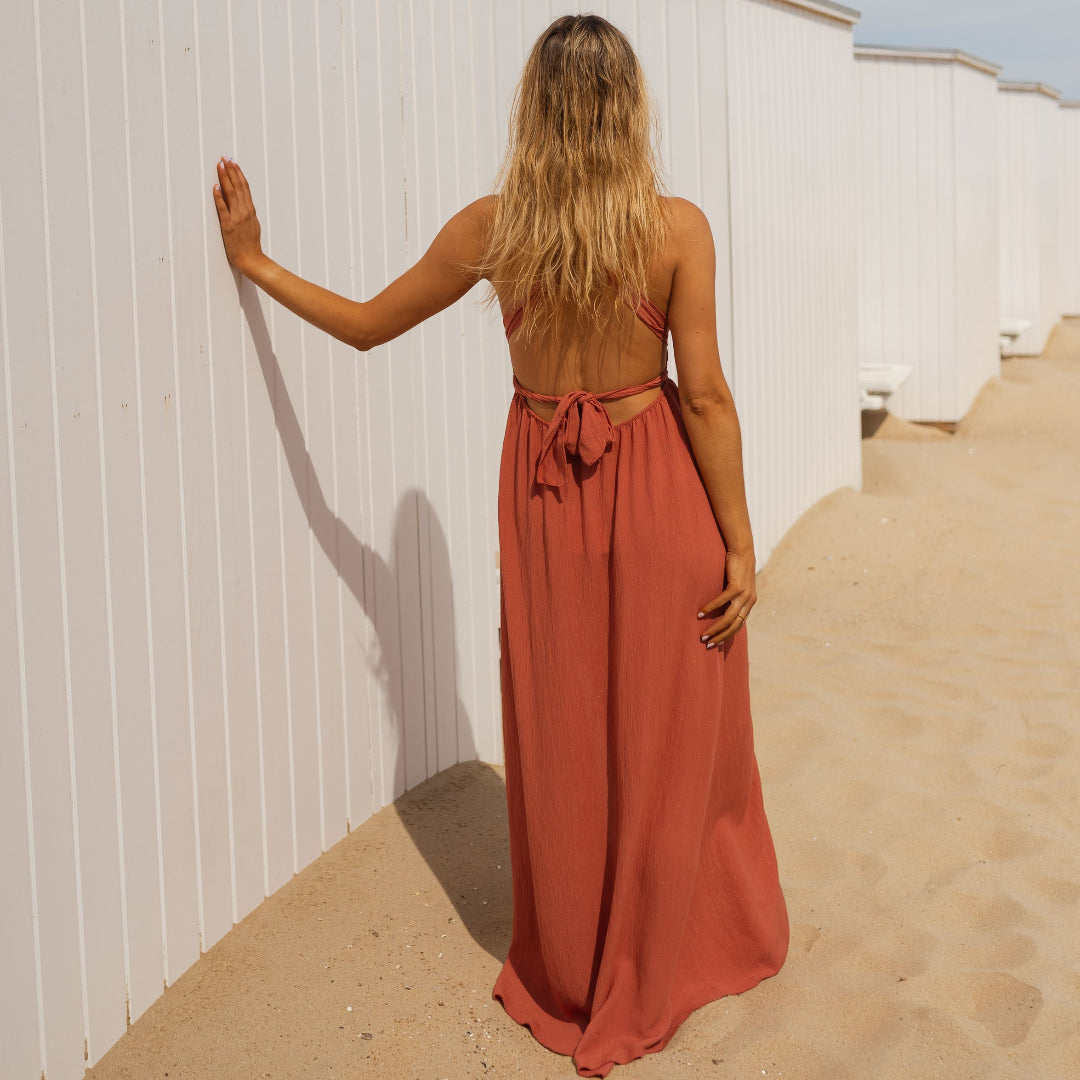 HELENE I STILVOLLES RÜCKENFREIES KLEID MIT SCHLITZ