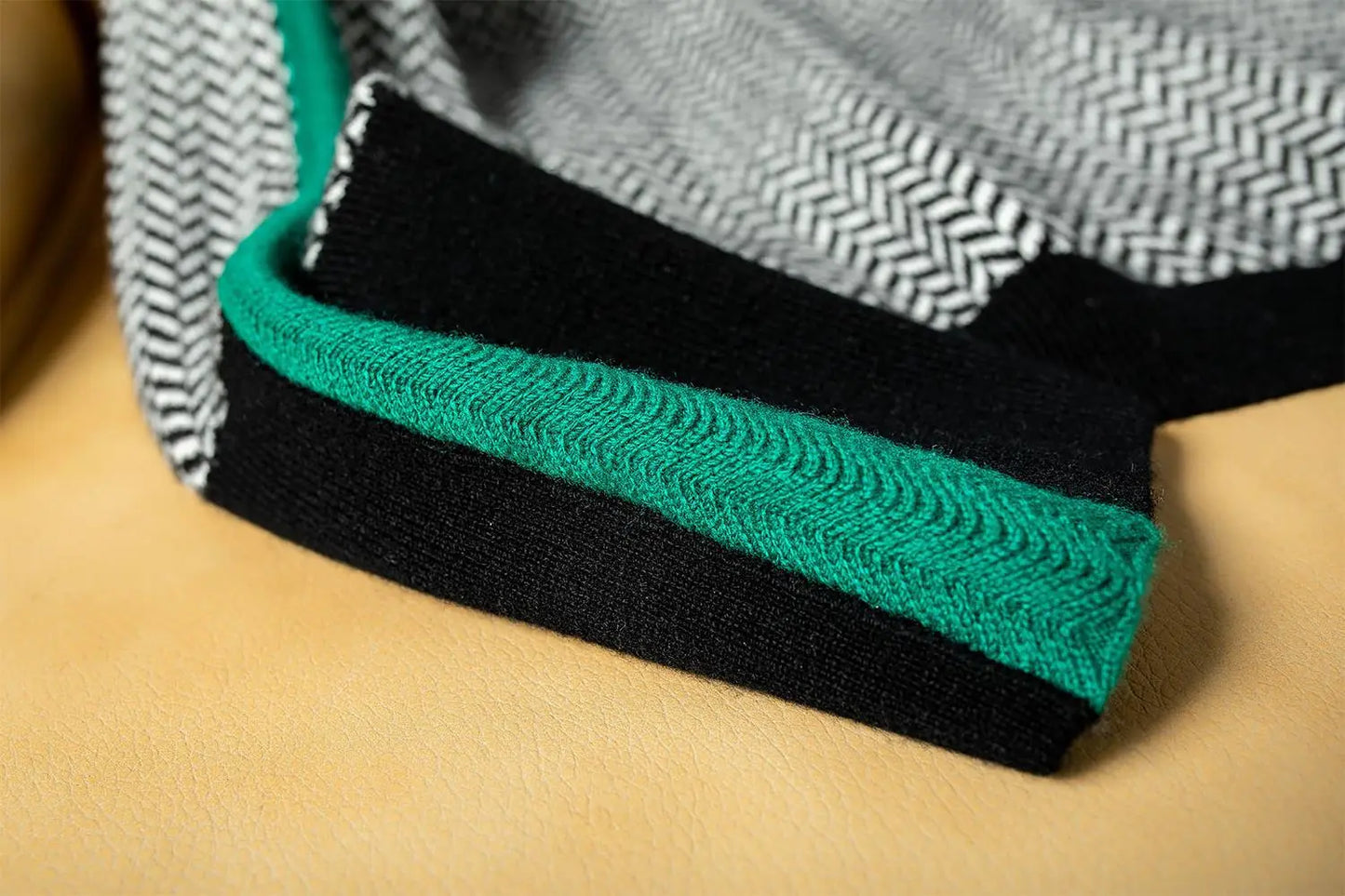 ISABEL I ROLLKRAGEN-PULLOVER MIT AUFDRUCK