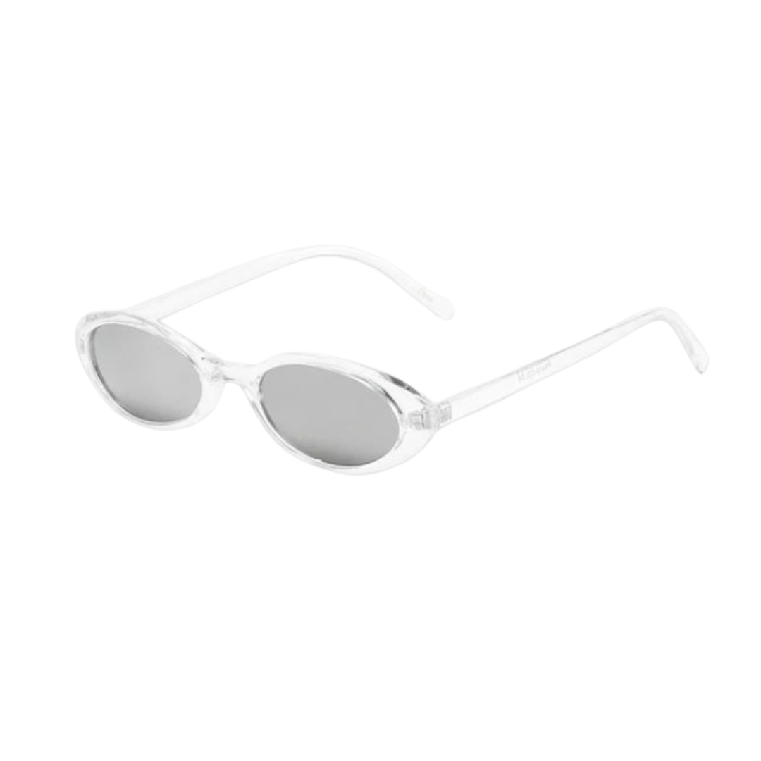 ODILIE I LÄSSIGE RUNDE SONNENBRILLE
