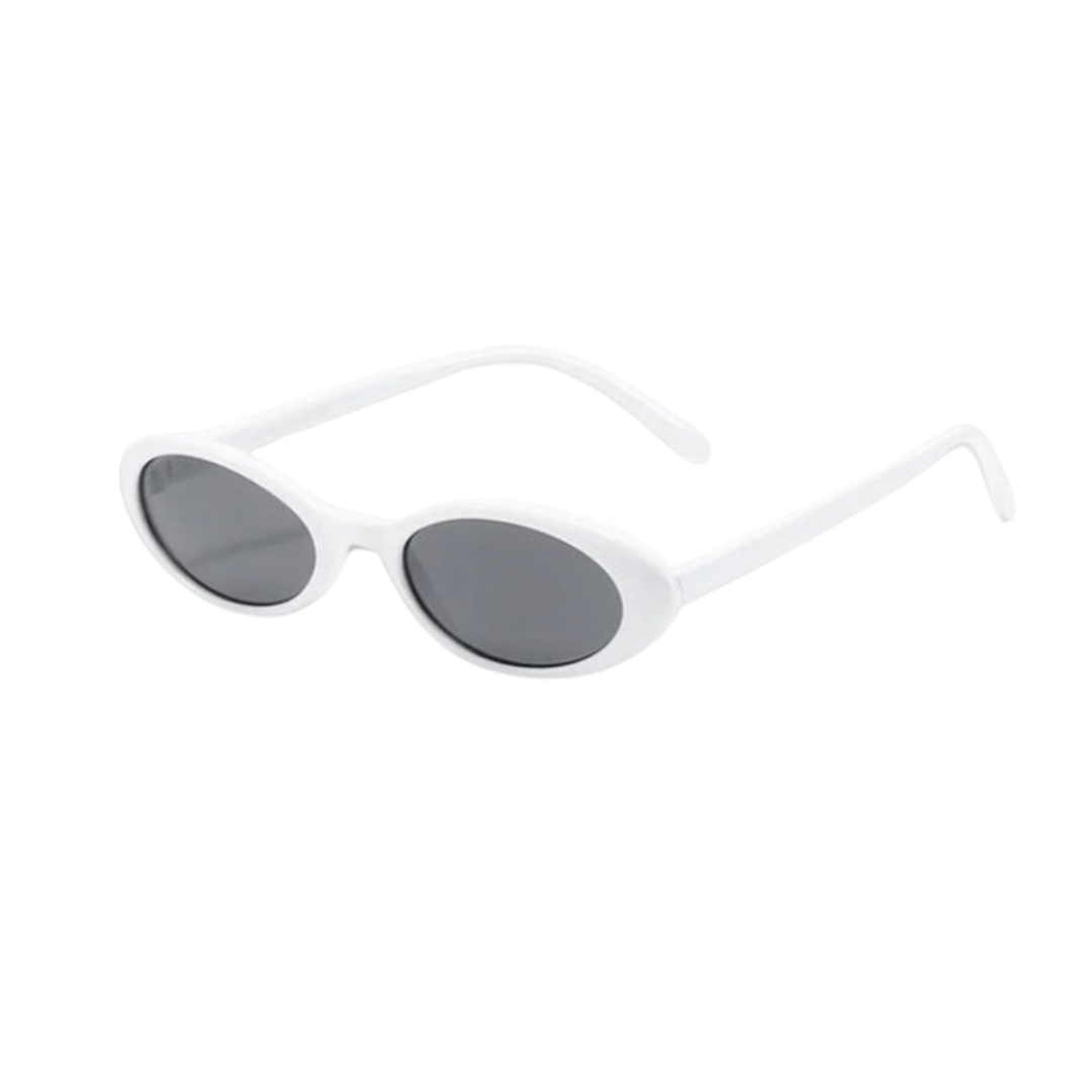 ODILIE I LÄSSIGE RUNDE SONNENBRILLE