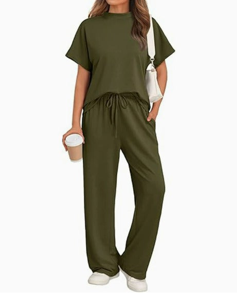 ODILIA I LÄSSIGES LOUNGEWEAR-SET