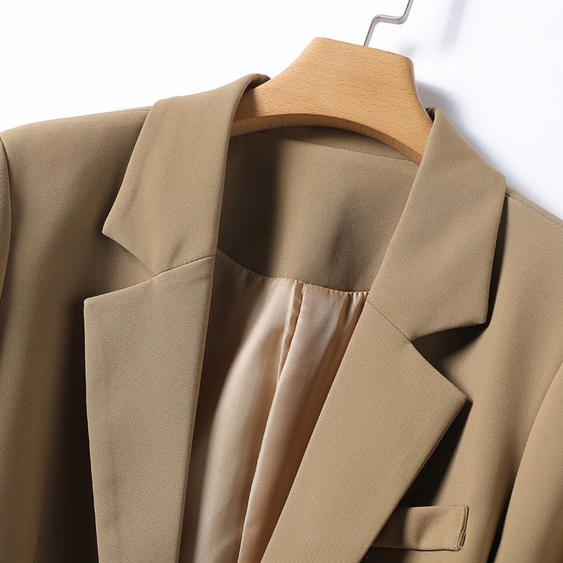 VALA I MODISCHER KHAKIFARBENER BLAZER