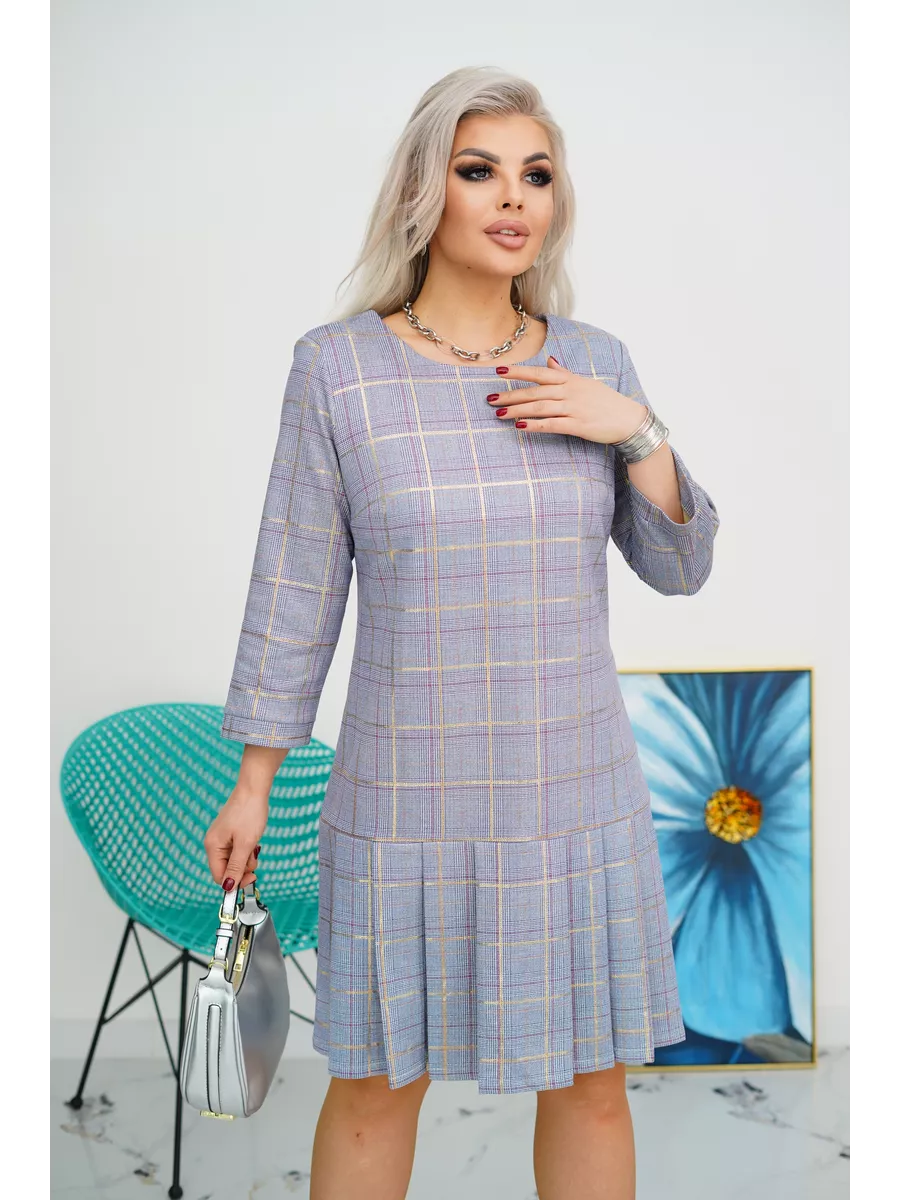 ELENA I LÄSSIGES KARIERTES KLEID