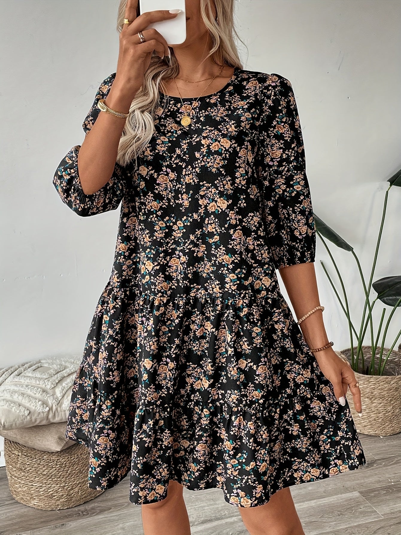 BALTRUDIS I GEBLÜMTEM RÜSCHENKLEID