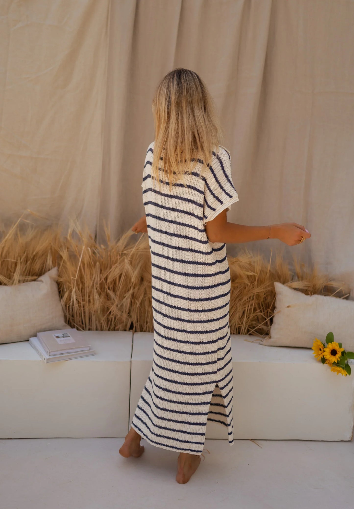 KATELIJN I GESTREIFTES MIDI-KLEID