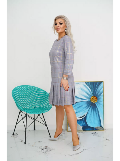 ELENA I LÄSSIGES KARIERTES KLEID