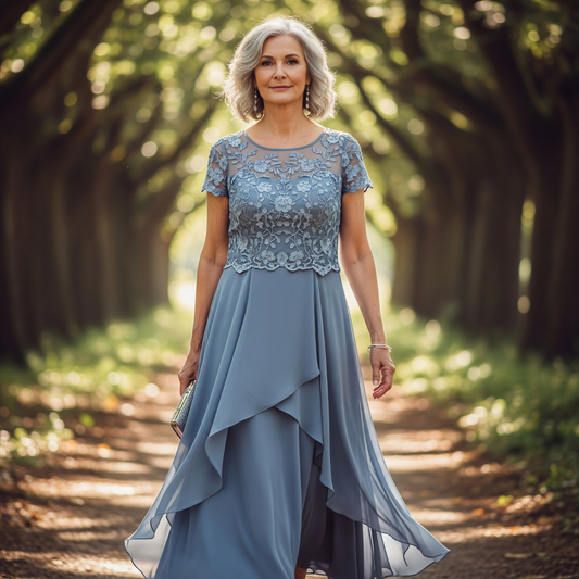 MAURA I STILVOLLES BLUMENKLEID