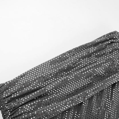 AITANA I LANGÄRMELIGES SCHULTERFREIES KLEID