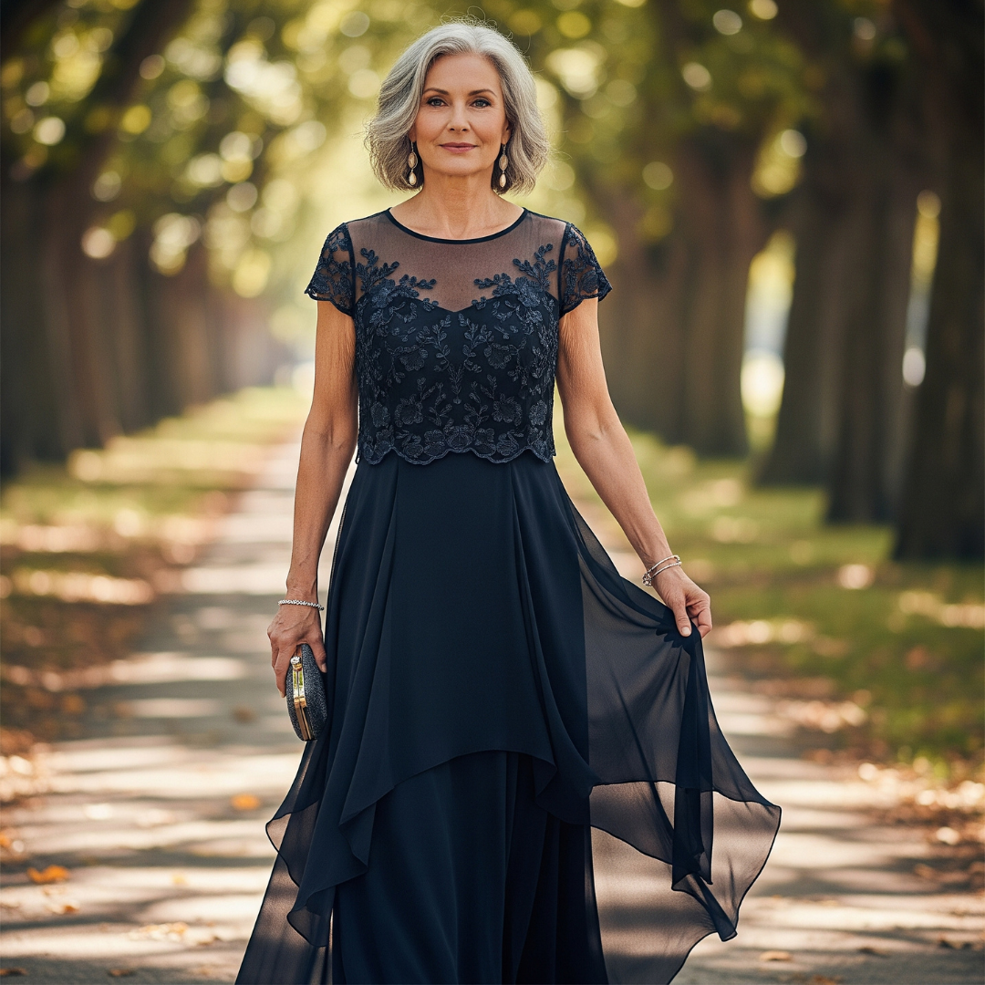 MAURA I STILVOLLES BLUMENKLEID