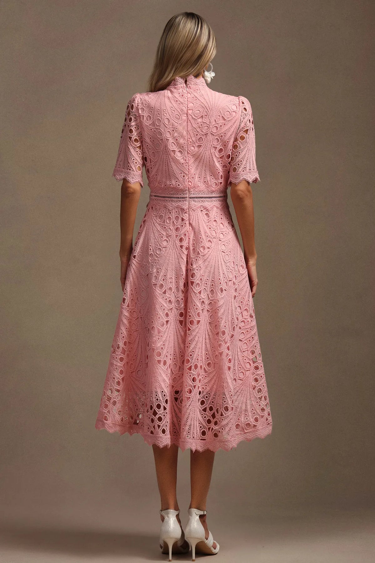 NINA I SPITZEN-MIDIKLEID