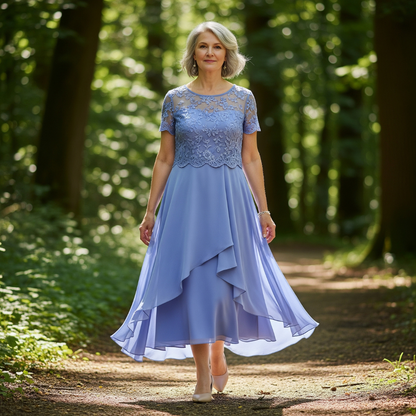 MAURA I STILVOLLES BLUMENKLEID