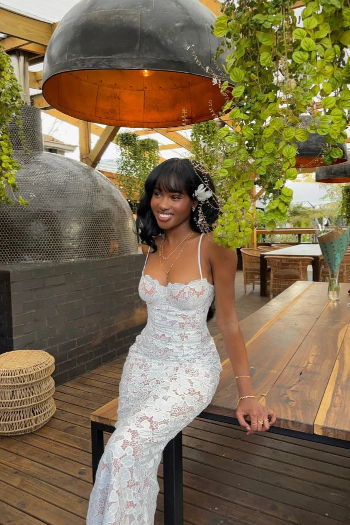 WIGBURGA I ELEGANTES SPITZEN-MAXIKLEID