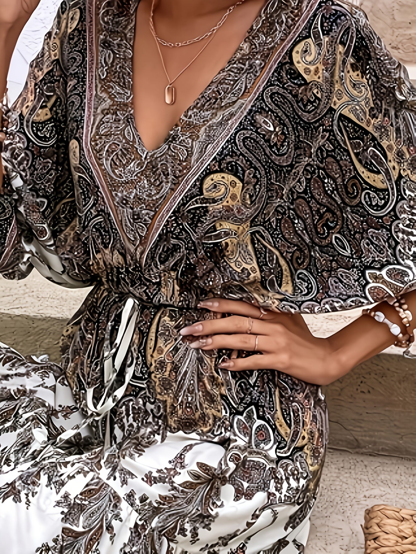 GODELIEVE I VINTAGE KLEID MIT V-AUSSCHNITT