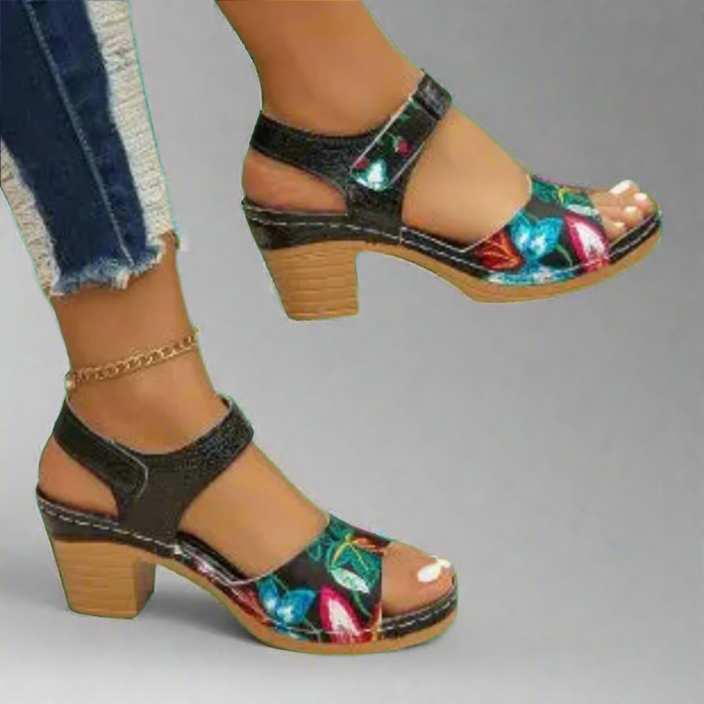 SALVIA I GEBLÜMTE SANDALETTEN MIT BLOCKABSATZ