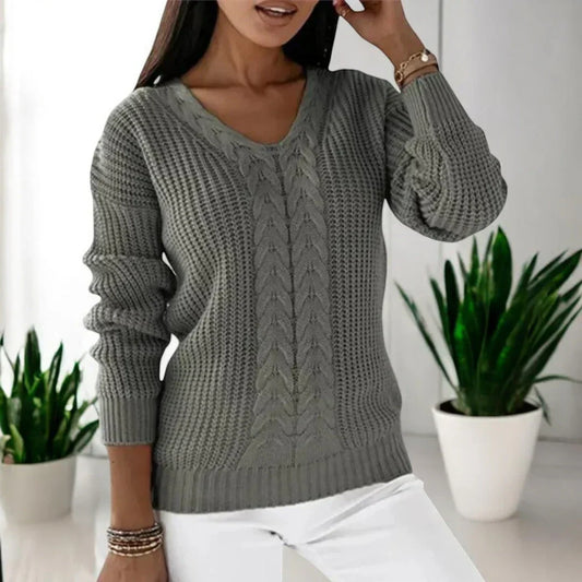 SVEA I LÄSSIGER STRICKPULLOVER
