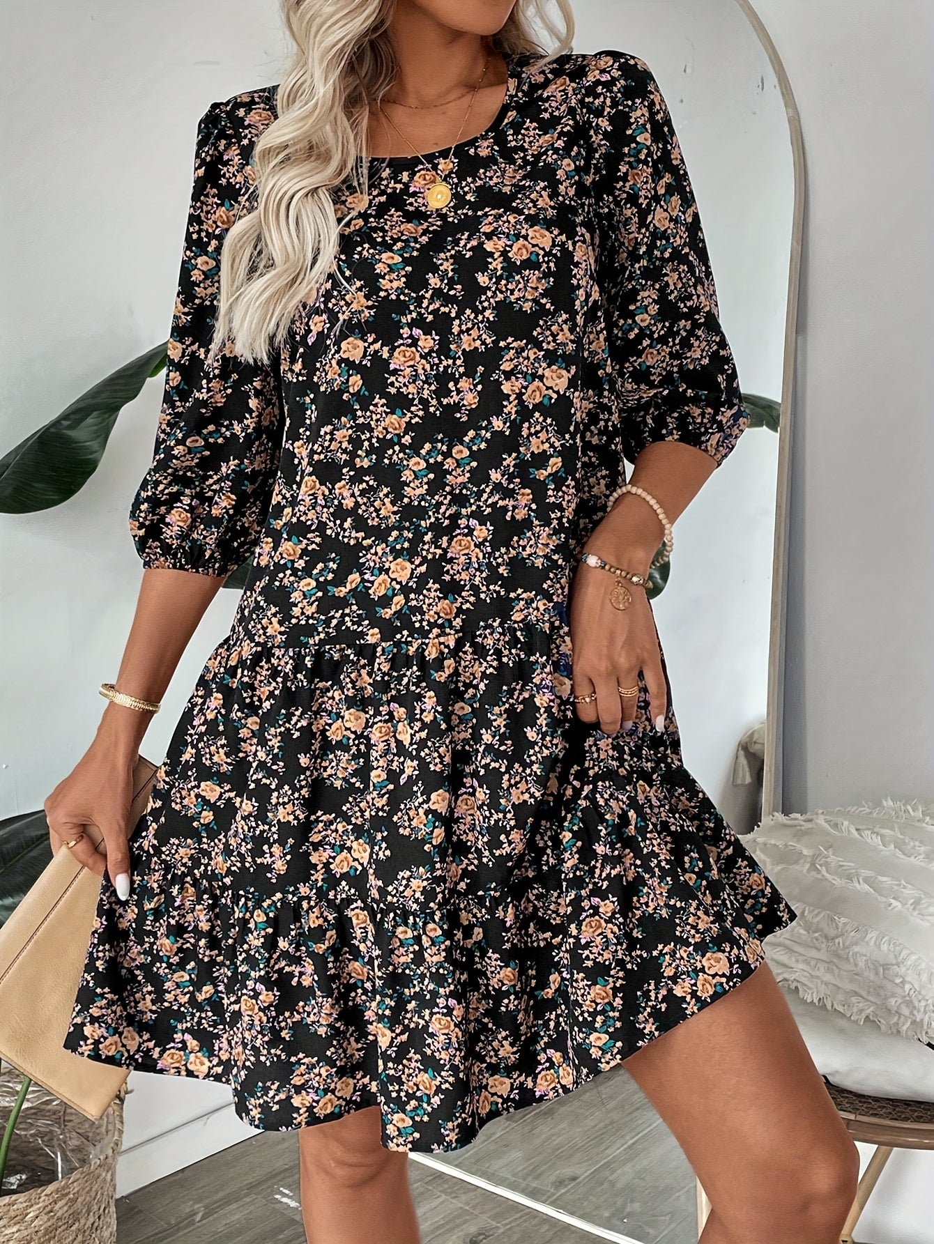 BALTRUDIS I GEBLÜMTEM RÜSCHENKLEID