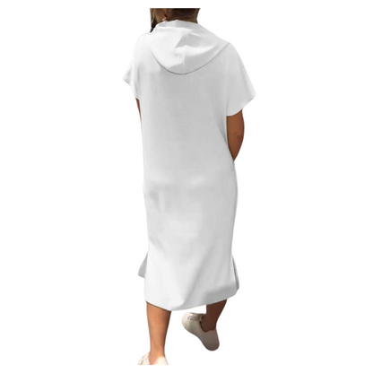 GERBURG I LÄSSIGES KAPUZENKLEID