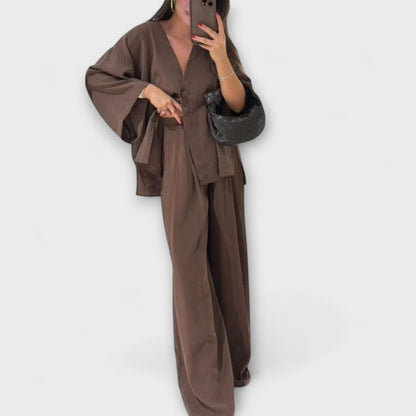 Jacqueline - Lässiges V-Ausschnitt Top und Hose Duo