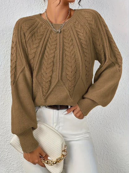 BETTINA I LÄSSIGER STRICKPULLOVER