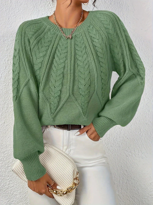 BETTINA I LÄSSIGER STRICKPULLOVER