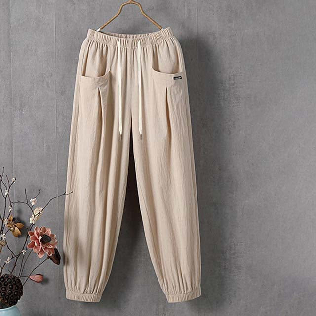 WENDULA I LÄSSIGE LEINENHOSE