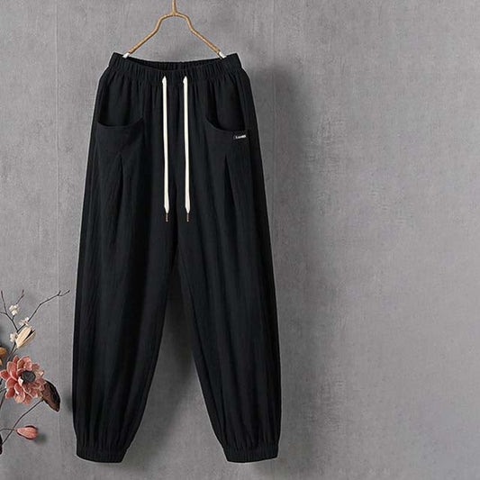 WENDULA I LÄSSIGE LEINENHOSE