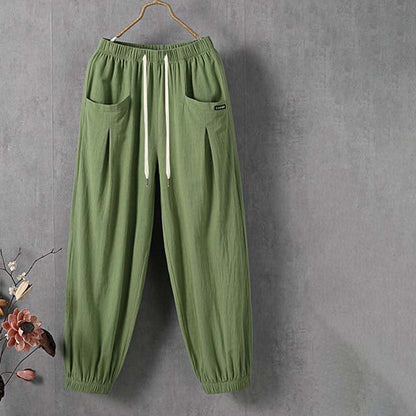 WENDULA I LÄSSIGE LEINENHOSE