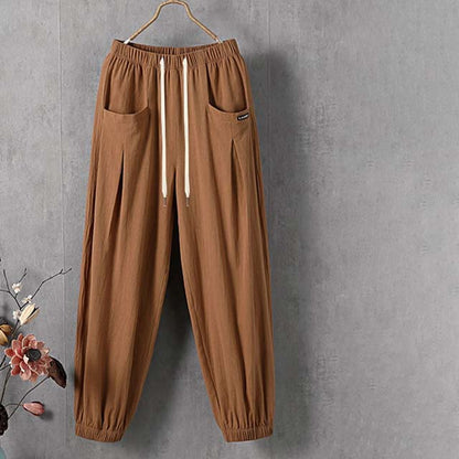 WENDULA I LÄSSIGE LEINENHOSE