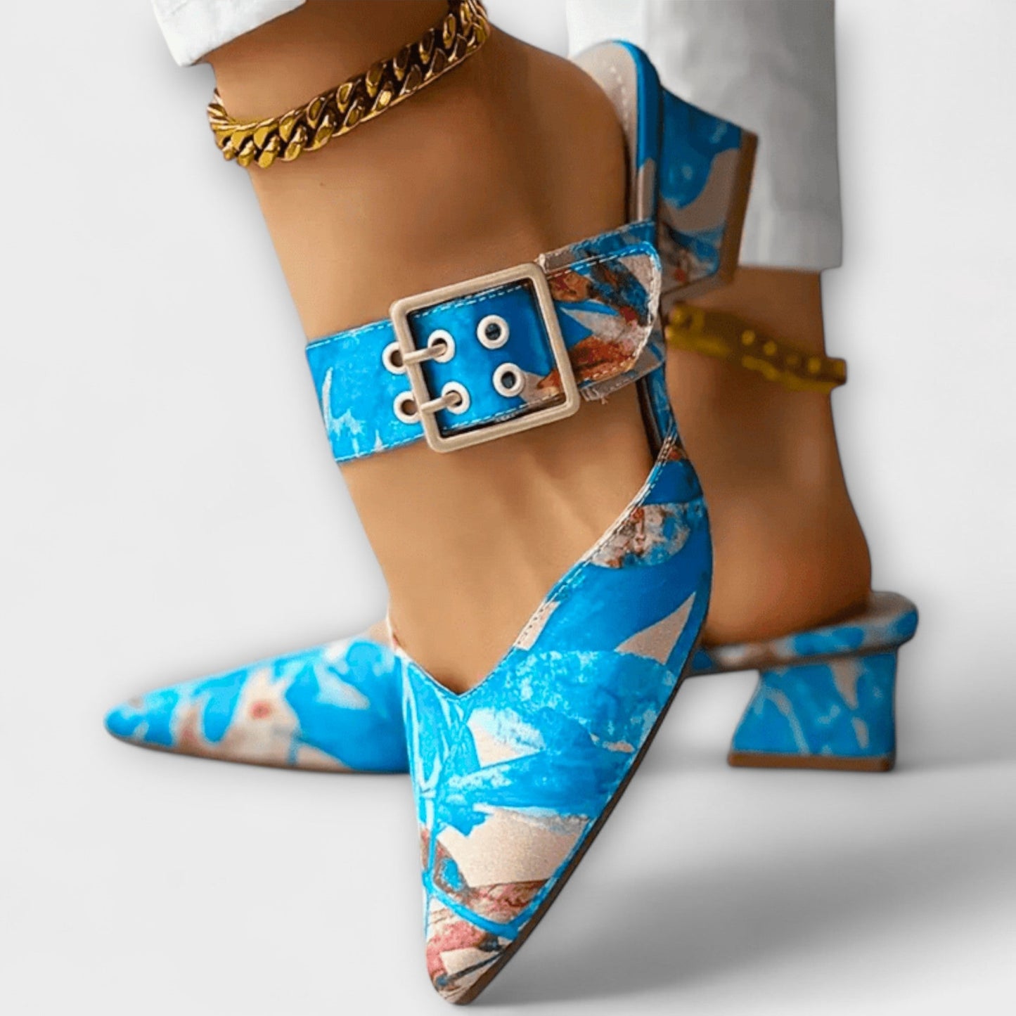 HILDRA I ABSÄTZE IM RETROSTIL