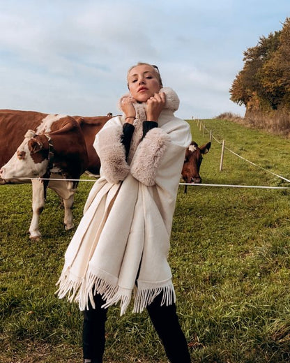 LOTTA I PONCHO MIT KAPUZE