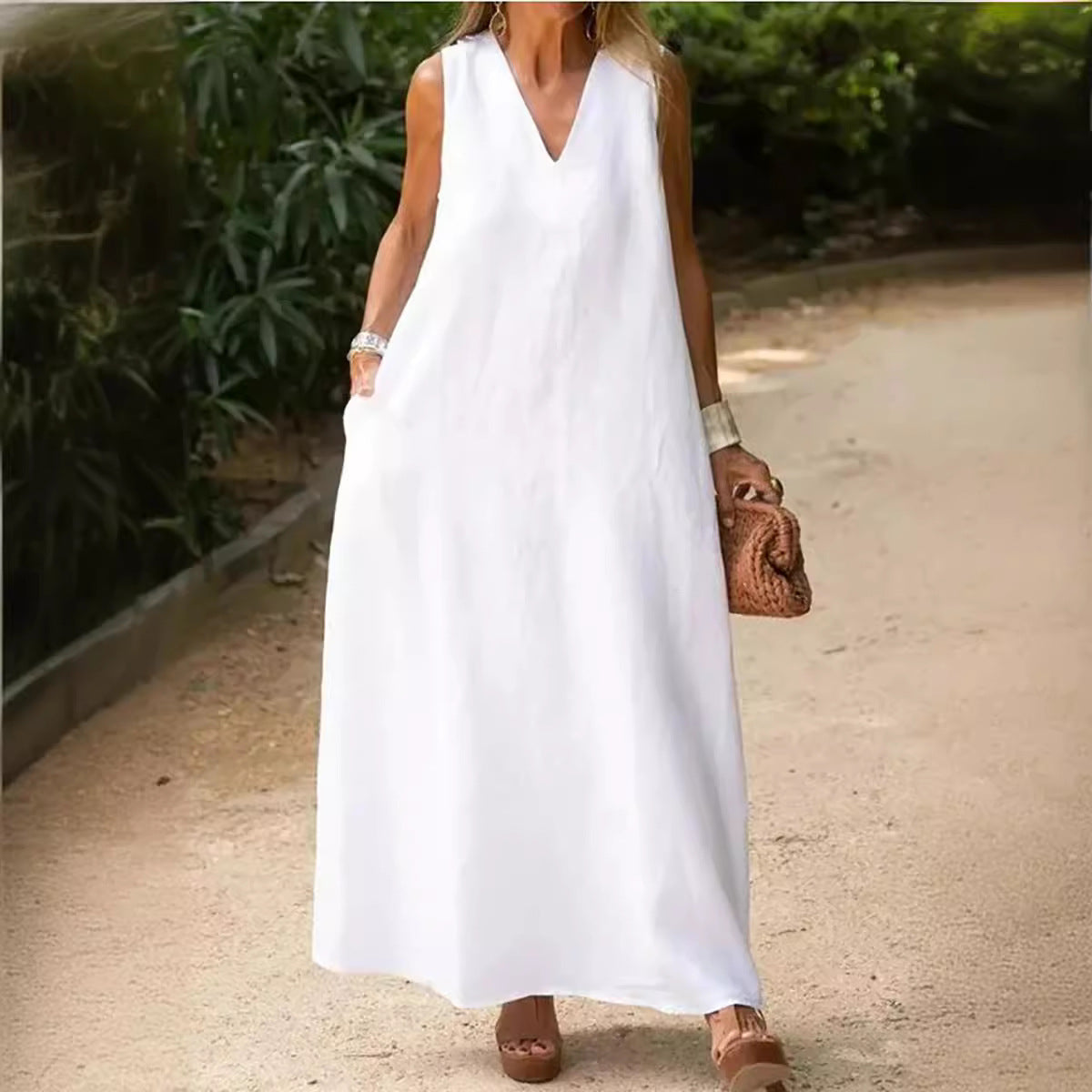 HANNELORE I ÄRMELLOSES MAXIKLEID MIT V-AUSSCHNITT