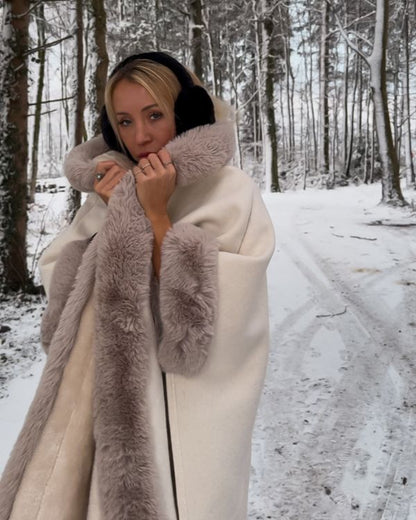 LOTTA I PONCHO MIT KAPUZE